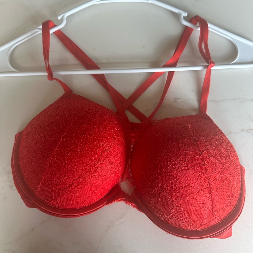 VICTORIAS SECRET- BOMBSHELL PLUNGE 34C
